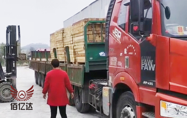 建筑方木廠家浙江臺(tái)州卸車圖