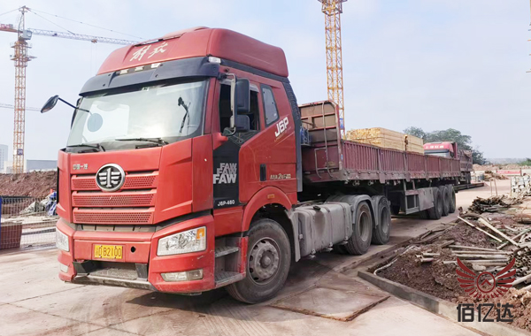 工地木方卸車場(chǎng)景圖