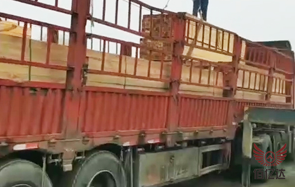 建筑木方遵義卸車圖
